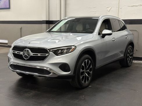 Used 2025 Mercedes-Benz GLC 350e 4MATIC image 6