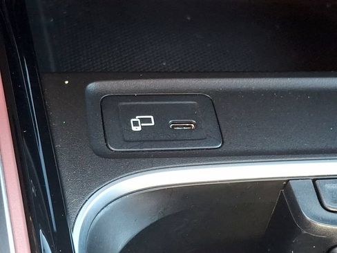 Used 2023 Mercedes-Benz GLB 250 4MATIC image 23