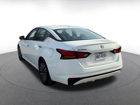 Used 2025 Nissan Altima 2.5 SV image 11