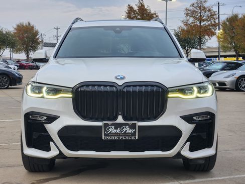 Used 2022 BMW X7 M50i w/ Executive Package image 8