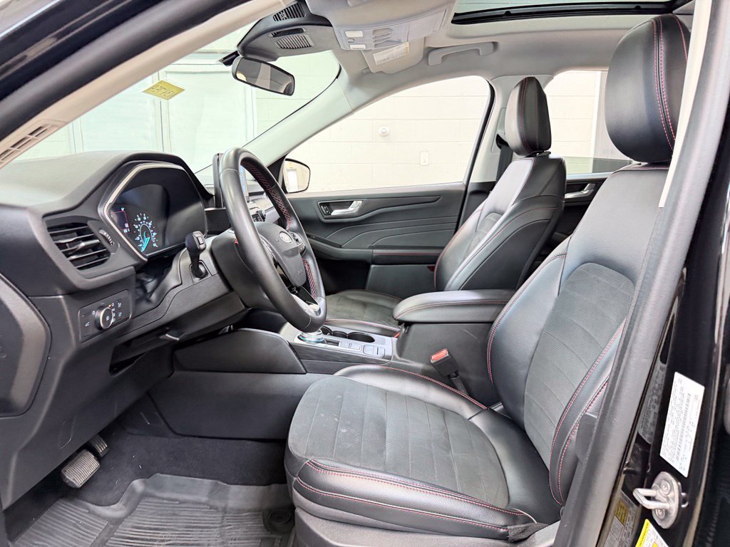 Used 2022 Ford Escape SEL w/ SEL Stealth AWD Package image 13
