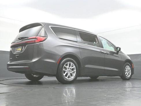 Used 2023 Chrysler Pacifica Touring-L FWD image 45