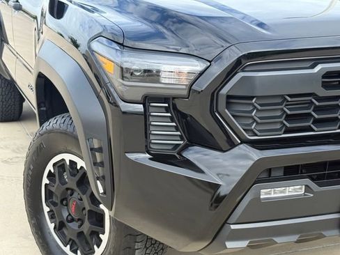 Used 2026 Toyota Tacoma TRD Off-Road AWD/4WD image 3