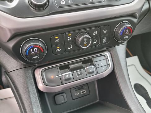 Used 2020 GMC Acadia AT4 AWD/4WD image 22