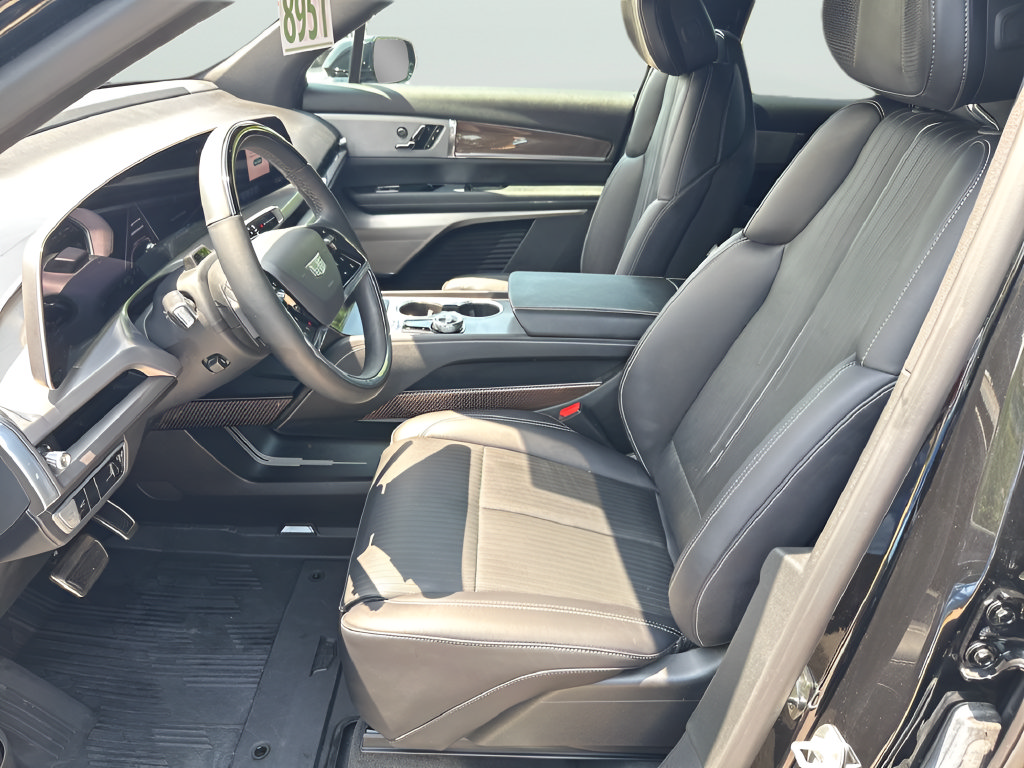 Used 2026 Cadillac Vistiq Sport w/ LPO, Floor Liner Package AWD/4WD image 24