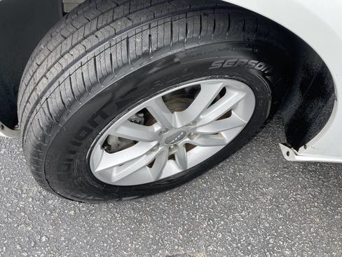 Used 2019 Dodge Grand Caravan SXT image 24