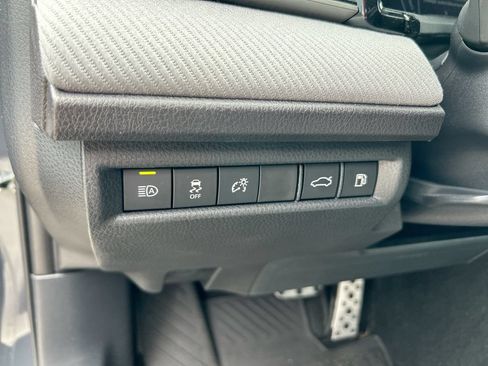 Used 2025 Toyota Camry SE FWD image 14