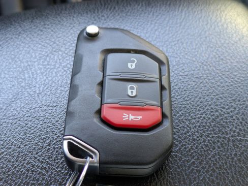 Used 2022 Jeep Wrangler Sport S image 32