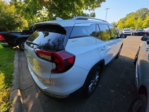 Used 2022 GMC Terrain SLT FWD image 3
