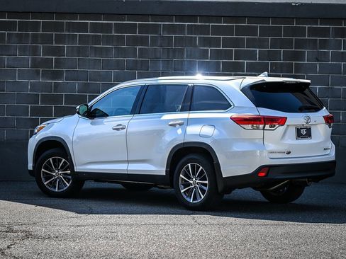 Used 2019 Toyota Highlander XLE image 4