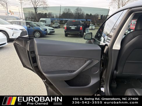 Used 2023 Tesla Model Y Performance image 11