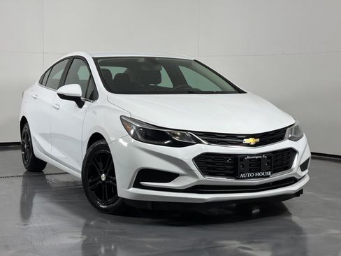 Used 2016 Chevrolet Cruze LT FWD image 2