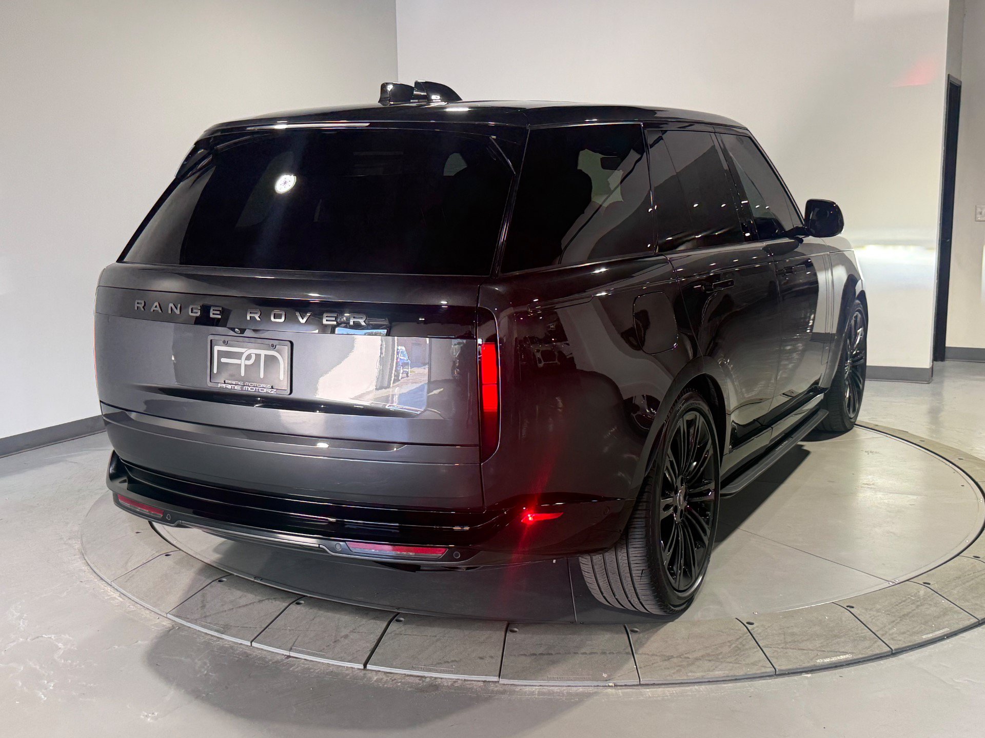 Used 2024 Land Rover Range Rover SE AWD/4WD image 16