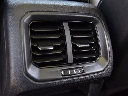 Used 2025 Volkswagen Taos SE FWD image 22