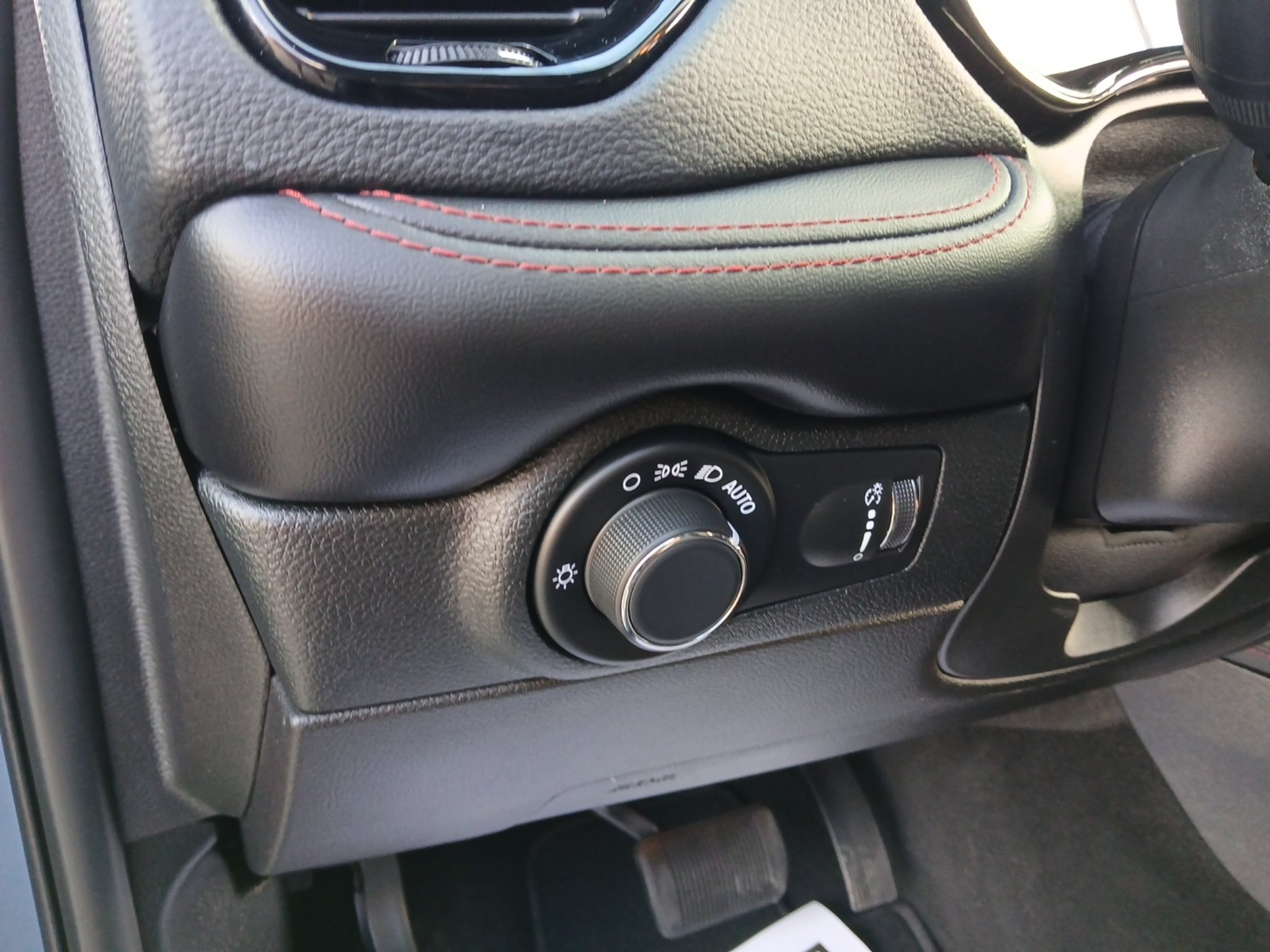Used 2024 Dodge Durango GT RWD image 12