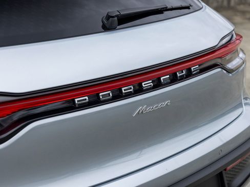 Certified 2025 Porsche Macan image 19