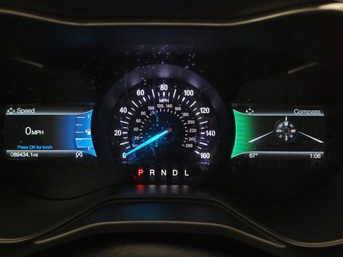 Used 2020 Ford Fusion SE FWD image 23