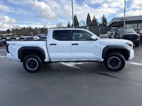Used 2024 Toyota Tacoma TRD Off-Road AWD/4WD image 5