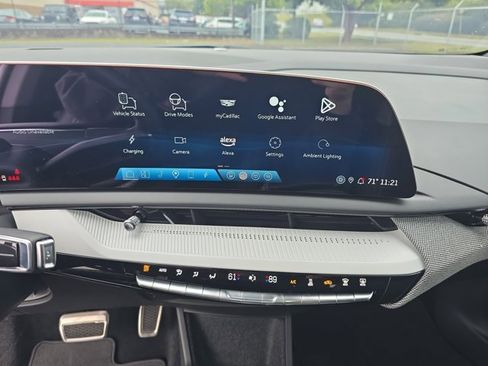 Certified 2025 Cadillac Optiq Luxury 1 image 19