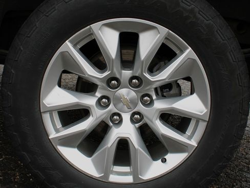 Used 2023 Chevrolet Silverado 1500 Custom image 11