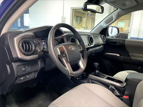 Used 2023 Toyota Tacoma SR5 AWD/4WD image 8