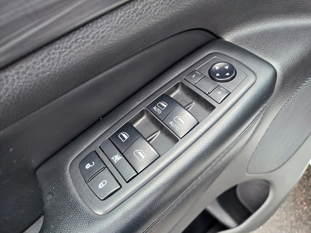 Used 2019 Jeep Grand Cherokee Altitude RWD image 21
