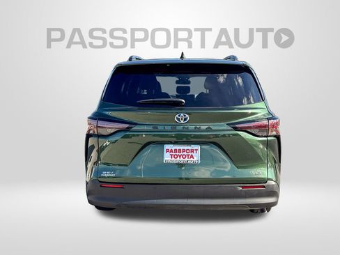 Certified 2025 Toyota Sienna LE image 7