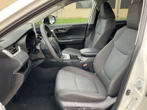 Used 2024 Toyota RAV4 XLE w/ Convenience Package FWD image 13