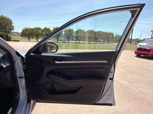 Used 2024 Nissan Altima 2.5 SR image 15