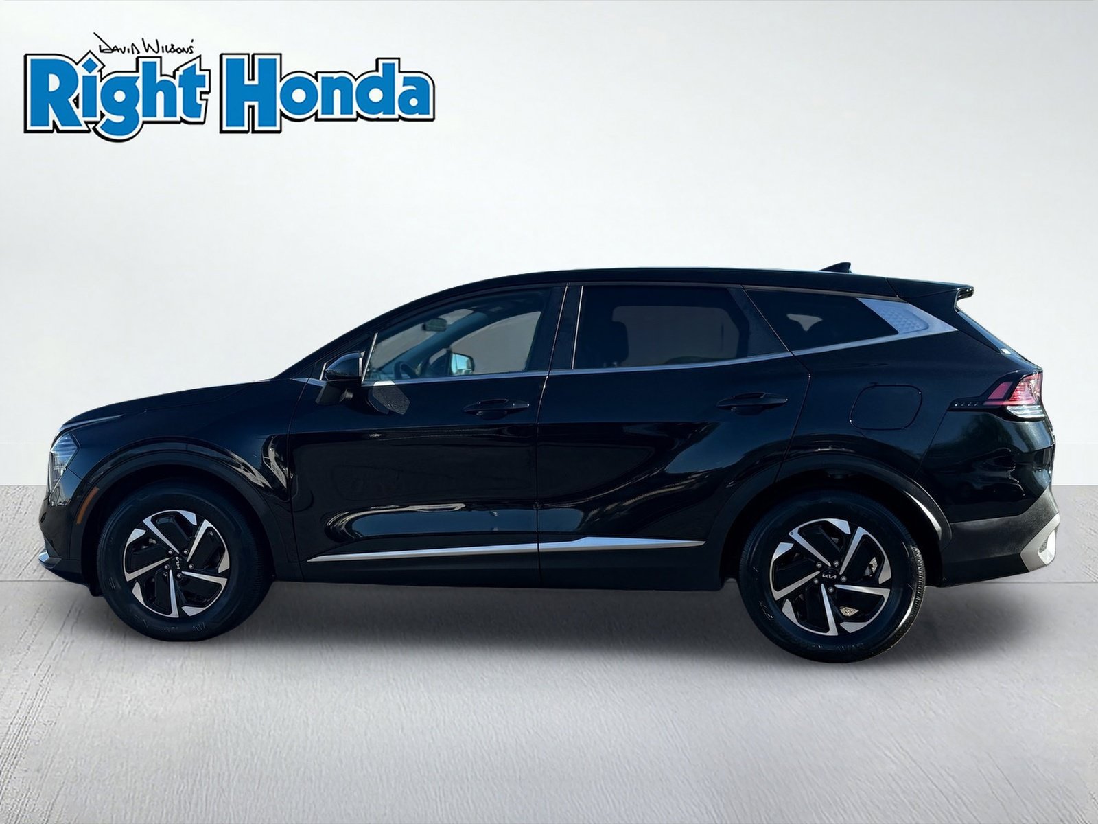 Used 2025 Kia Sportage LX FWD image 3