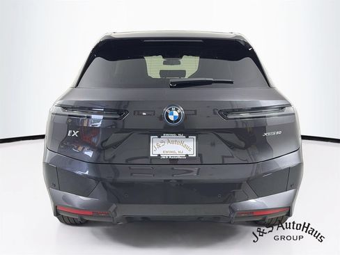 Used 2024 BMW iX xDrive50 w/ Sport Package AWD/4WD image 6