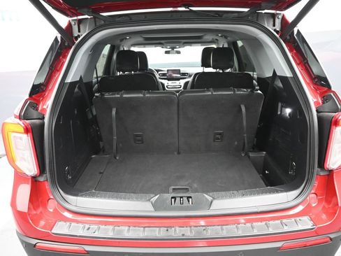 Used 2022 Ford Explorer XLT w/ Equipment Group 202A image 10