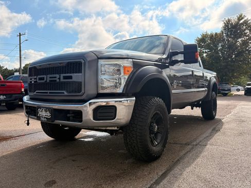 Used 2015 Ford F250 XL w/ Power Equipment Group AWD/4WD image 4