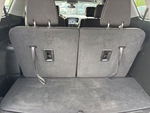 Used 2023 GMC Acadia SLE w/ Driver Convenience Package FWD image 35