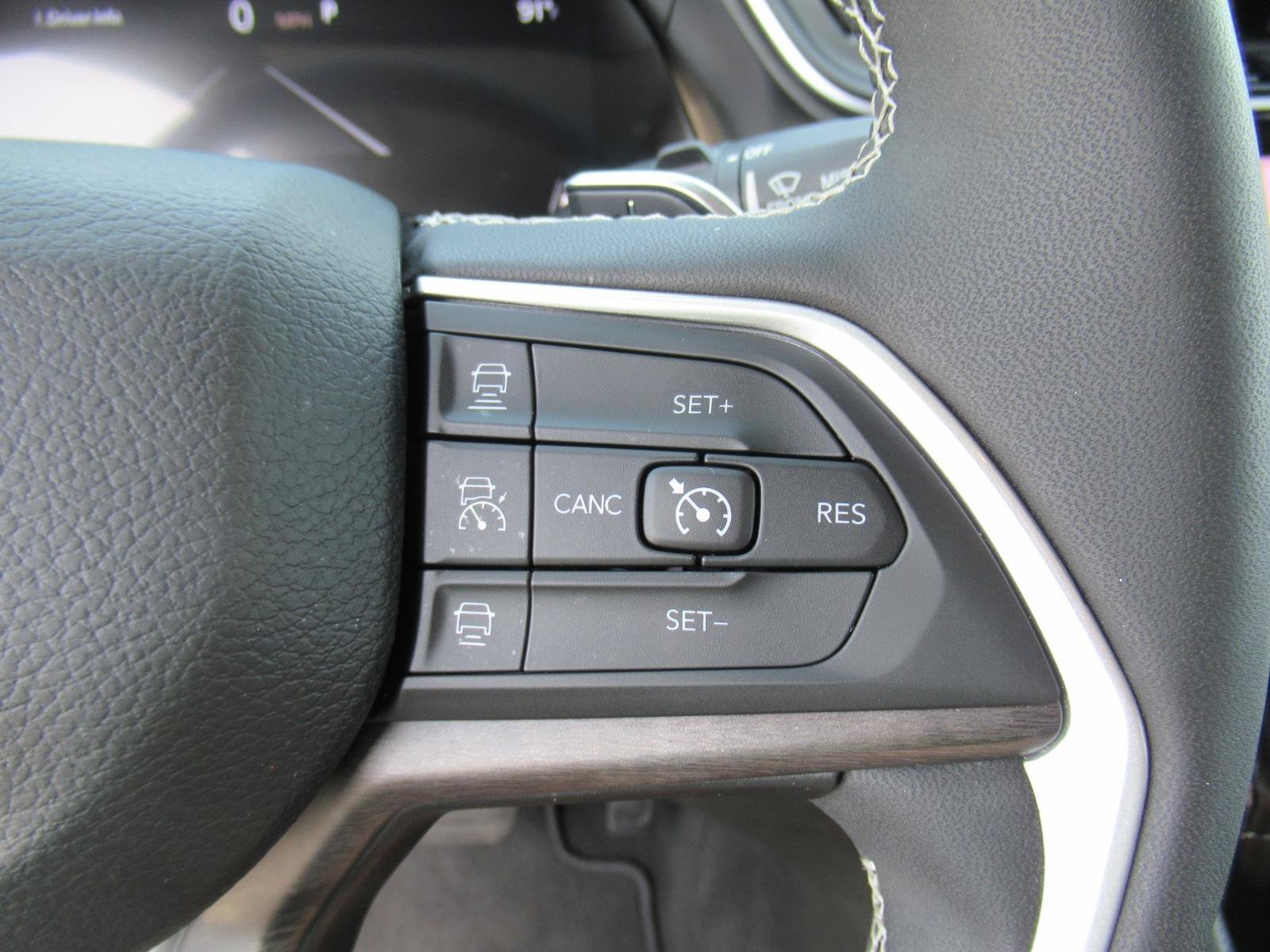 Used 2023 Jeep Grand Cherokee L Limited w/ Luxury Tech Group II RWD image 27