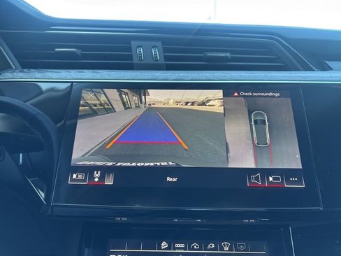 Used 2021 Audi e-tron Prestige w/ Prestige Package image 26