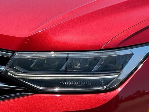Used 2023 Volkswagen Tiguan SE w/ Panoramic Sunroof Package FWD image 10