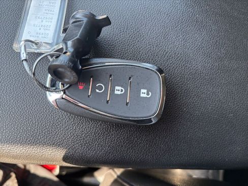 Used 2025 Chevrolet Trax LT w/ LT Convenience Package image 21