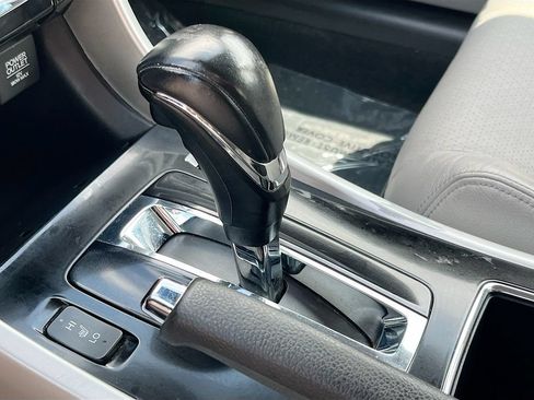 Used 2017 Honda Accord EX-L image 17