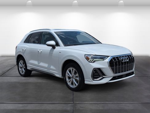 Used 2025 Audi Q3 2.0T Premium AWD/4WD image 2
