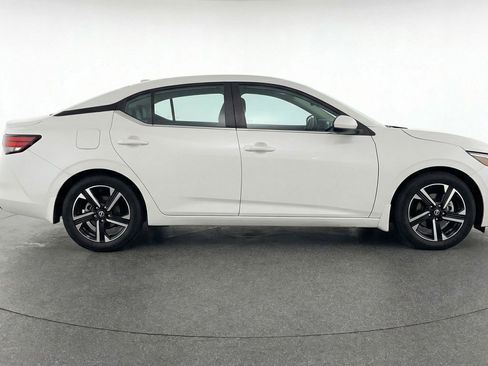 Used 2025 Nissan Sentra SV FWD image 11
