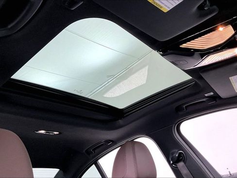 Used 2025 BMW 330i Sedan w/ M Sport Package image 21