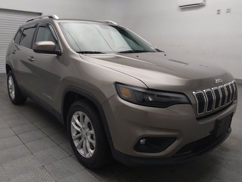 Used 2019 Jeep Cherokee Latitude w/ Cold Weather Group FWD image 13