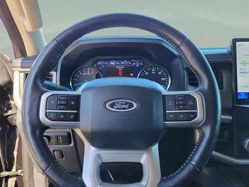 Used 2024 Ford Expedition XLT image 13
