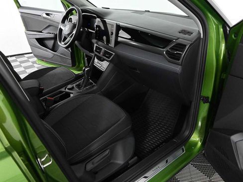 Certified 2025 Volkswagen Taos SE AWD/4WD image 9