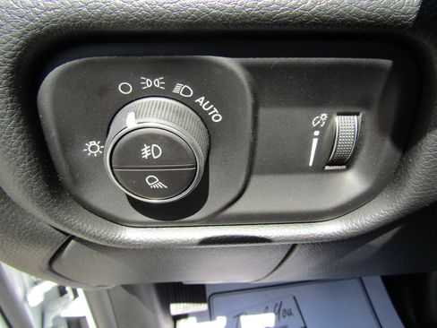 New 2026 RAM 3500 Tradesman AWD/4WD image 17