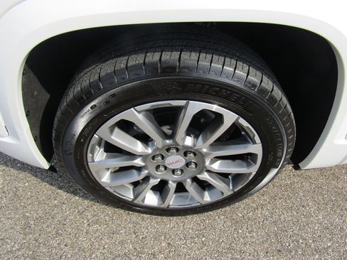 Used 2023 GMC Acadia Denali w/ Denali Ultimate Package image 10