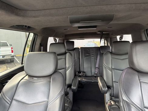 Used 2017 Cadillac Escalade ESV Platinum image 29
