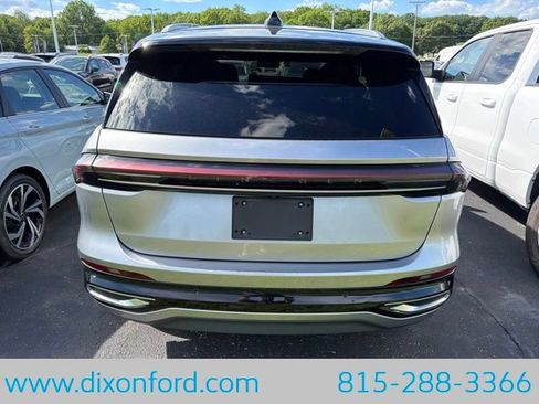 Used 2024 Lincoln Nautilus Reserve AWD/4WD image 6