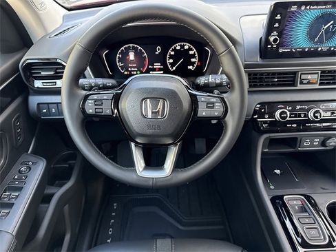 New 2025 Honda Pilot Touring image 12
